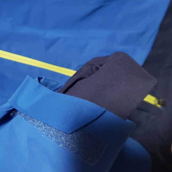 Columbia Omni Tech Jacket - Picture 5 of 10